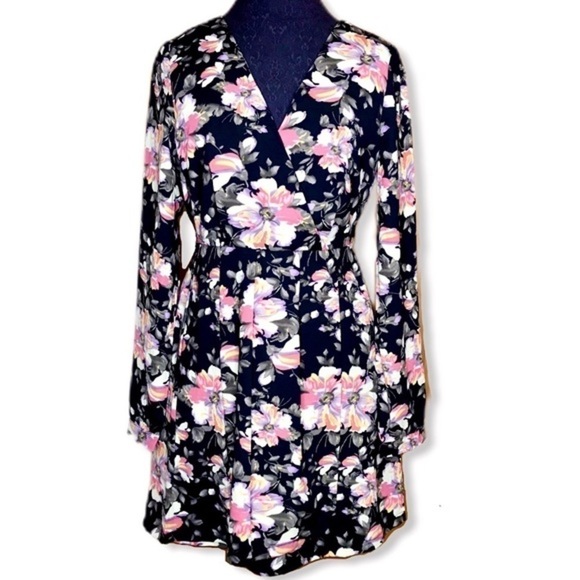 Forever 21 Contemporary Floral Faux Wrap Dress - Picture 1 of 7